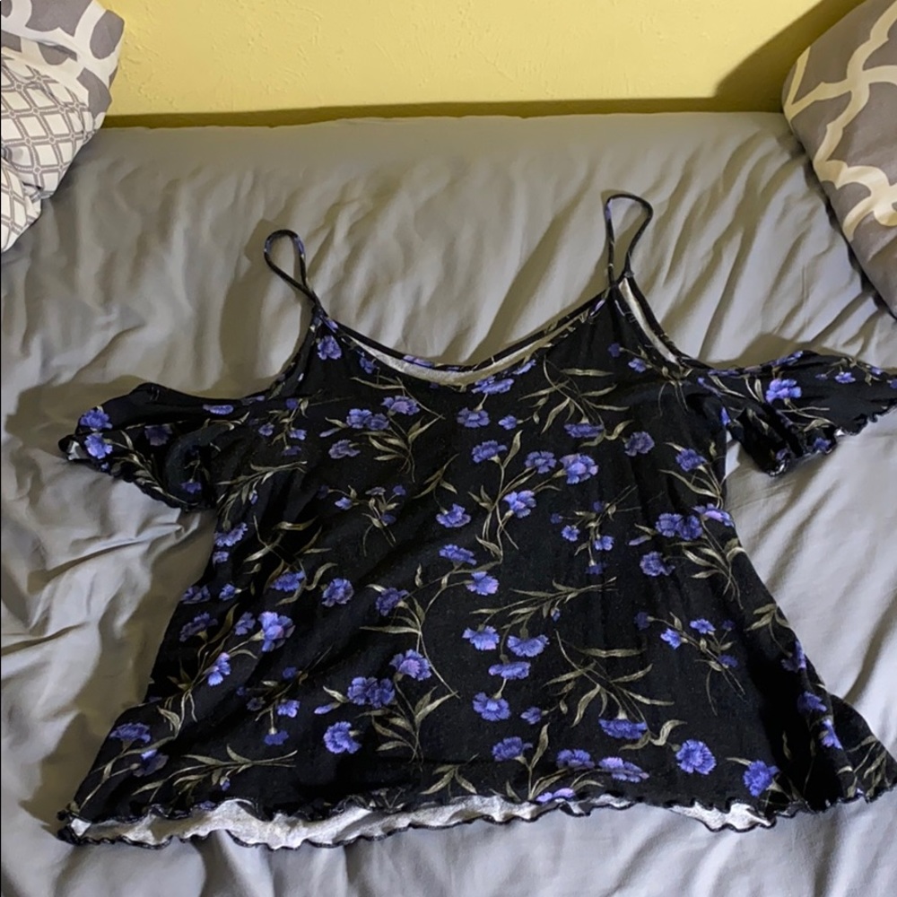 American Eagle Cold Shoulder Top